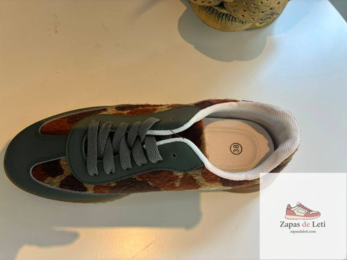 Ref. 2275 Zapatillas Animal print jirafa verde